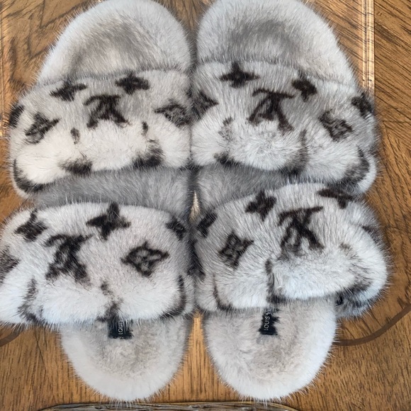 ******SOLD******NEW Louis Vuitton Mink Bom Dia Sandals - Picture 2 of 9